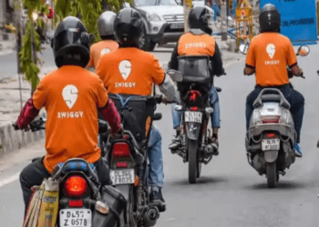 ಒಂದೇ ದಿನದಲ್ಲಿ ಕೋಟ್ಯಧಿಪತಿಗಳಾದ ‌500 ಸ್ವಿಗ್ಗಿ ಡೆಲಿವರಿ ಬಾಯ್ಸ್ : ಜೊಮ್ಯಾಟೋ ವೆಲ್‌ ಕಂ..!