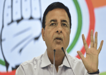 ಉಸ್ತುವಾರಿ ಸುರ್ಜೇವಾಲ ವಿರುದ್ಧ ಸಿದ್ದು ಆಪ್ತರು ಸಿಟ್ಟಿಗೆದ್ದಿದ್ದು ಯಾಕೆ..?