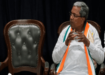 ಕಾಂಗ್ರೆಸ್‌ ಮುಂದಿನ ಸಿಎಂ ಹಗ್ಗಜಗ್ಗಾಟಕ್ಕೆ ಟ್ವಿಸ್ಟ್‌ : ಸ್ವಾಮೀಜಿಗಳ ರಂಗ ಪ್ರವೇಶ..!