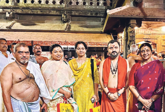 ತಮಿಳುನಾಡು ಡಿಸಿಎಂ ತಾಯಿಯಿಂದ ಕೊಲ್ಲೂರು ಮೂಕಾಂಬಿಕೆಗೆ ಚಿನ್ನದ ಕಿರೀಟ..!