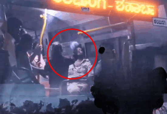 ಮಹಿಳೆಗೆ ಆಧಾರ್‌ ಕಾರ್ಡ್‌ ತೋರ್ಸಿ ಅಂದಿದ್ದಕ್ಕೆ.. ಬಸ್ ಕಂಡಕ್ಟರ್‌ಗೆ ಥಳಿತ..!