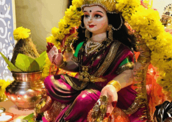 ಲಕ್ಷ್ಮೀ ಪೂಜೆಯನ್ನು ಈ ರೀತಿ ಮಾತ್ರ ಮಾಡಬೇಡಿ.. ಶನಿ ವಕ್ಕರಿಸ್ತಾನೆ..!