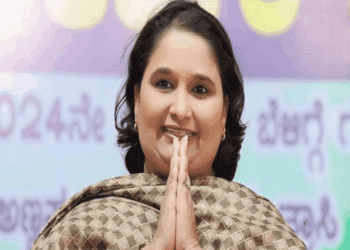 ಗೀತಕ್ಕ.. ಇದೆಲ್ಲ ಬೇಕಿತ್ತಾ.. ಶಿವಣ್ಣ ಫ್ಯಾನ್ಸ್‌ ಪ್ರಶ್ನೆ : ಉತ್ತರ ಎಲ್ಲಿ..?