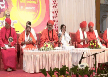 ಲಿಂಗಾಯತರೋ.. ಹಿಂದೂಗಳೋ.. : ಸ್ವಾಮೀಜಿಗಳೂ ಇಬ್ಬಾಗ..!