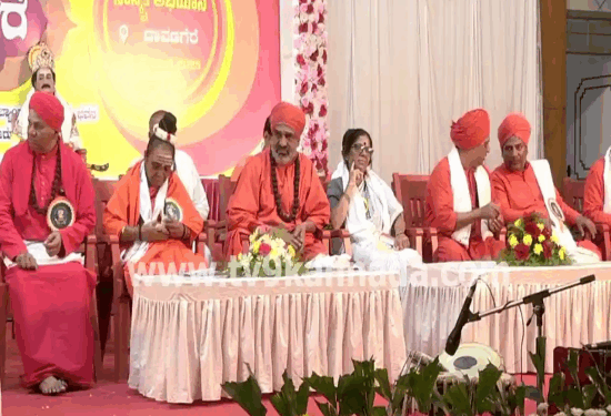 ಲಿಂಗಾಯತರೋ.. ಹಿಂದೂಗಳೋ.. : ಸ್ವಾಮೀಜಿಗಳೂ ಇಬ್ಬಾಗ..!