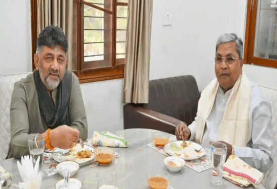 ಸಿದ್ದು-ಡಿಕೆ ಬ್ರೇಕ್‌ ಫಾಸ್ಟ್‌ ಪೇ ಚರ್ಚಾ : ಮಧ್ಯೆ ಇದ್ದ ಆತ ಯಾರು..? 