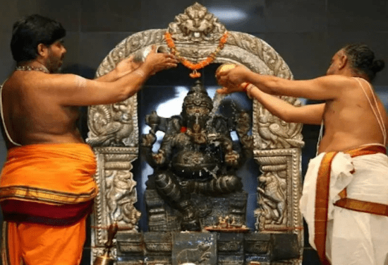 ಗರ್ಭಗುಡಿಗೆ ಹೋಗಿ ಪೂಜೆ ಮಾಡಬೇಡಿ. ಶುಭ ಅಲ್ಲ : ಜ್ಯೋತಿರ್ಲಿಂಗಗಳ ವಿಷಯ ಬೇರೆ..!