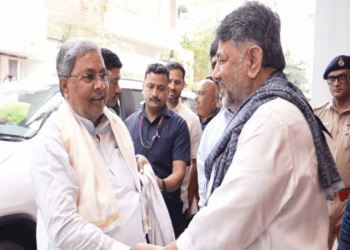 ಮೌನ ರಹಸ್ಯ : ಸಿದ್ದುನೇ ಹೇಳಬೇಕು.. ಡಿಕೆ ಕಾಯ್ತಿರೋದೇ ಅದಕ್ಕೆ..