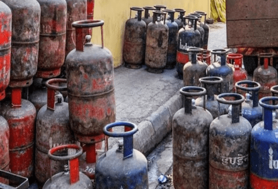 ಶುರುವಾಯ್ತು ಬೆಲೆ ಇಳಿಕೆ : LPG 19 ಕೆಜಿ ಬೆಲೆ ಇಳಿಸಿದ ಕೇಂದ್ರ